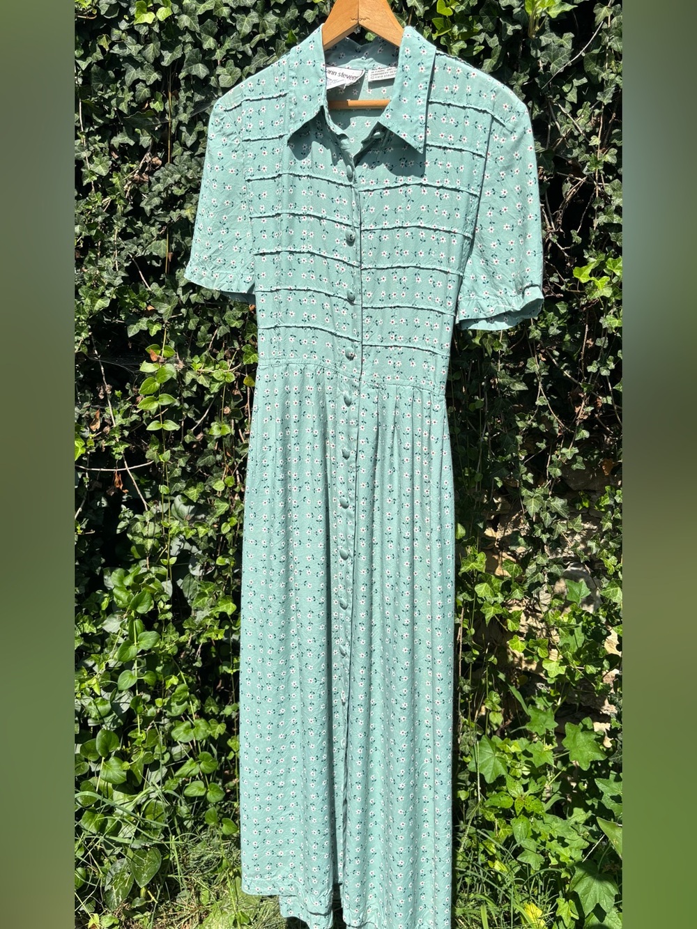 Vintage Green Floral Button Front and Tie in Back Midi Dress